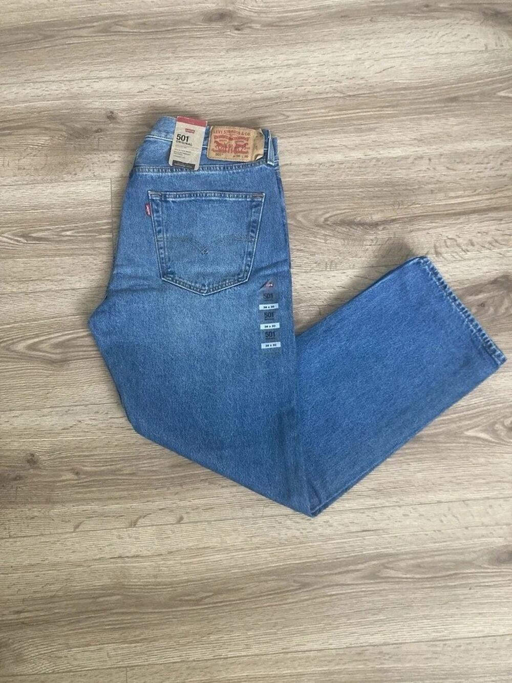 Levi's 501 Men's Original Fit, 36x30 Blue Medium Wash (On My Radio) Non Stretch
